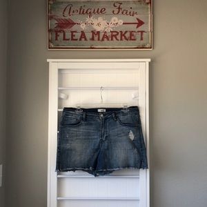 Kensi distressed shorts